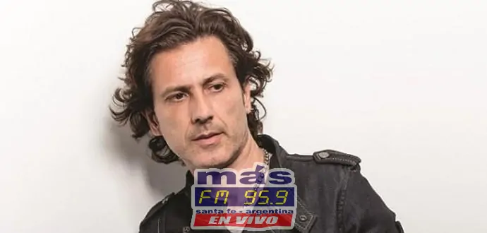 El 30 de octubre de 2017 el cantante y compositor Coti junto a su banda "Los Brillantes" se presentó en el Teatro Colón de Buenos Aires. El concierto fue sin duda un hito en la carrera de este gran artista, que ahora presenta la versión en vivo de "Diamante". El 30 de octubre de 2017 el cantante y compositor Coti junto a su banda "Los Brillantes" se presentó en el Teatro Colón de Buenos Aires.
El concierto fue sin duda un hito en la carrera de este gran artista, que ahora presenta la versión en vivo de "Diamante".
