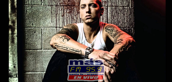 Eminem lanzó un nuevo álbum titulado Kamikaze  el LP consta de 13 canciones que se pueden escuchar en su totalidad a través de plataformas digitales.