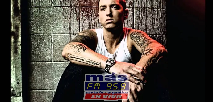 Eminem lanzó un nuevo álbum titulado Kamikaze  el LP consta de 13 canciones que se pueden escuchar en su totalidad a través de plataformas digitales.