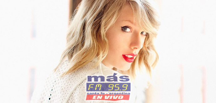 Taylor Swift fue al invitada especial y sorprendió a dos fans en la fiesta de compromiso, cantando una versión acústica de su tema "King of My Heart". 