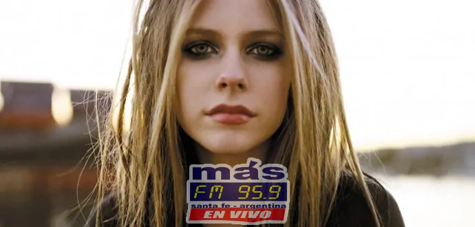 La estrella del pop punk Avril Lavigne, anunció su primera canción en cinco años titulada "Head Above Water" y reveló que estuvo tan enferma de Lyme que temió a la muerte.La cantante y guitarrista canadiense, que se convirtió en una estrella internacional en la década de 2000 como una de las mujeres Más exitosas en el mundo del skater rock, dijo que lanzará la primera canción de su próximo álbum el 19 de septiembre.