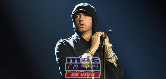 Para conmemorar los 20 años de The Slim Shady LP, Eminem anunció estos días una reedición del trabajo, incluyendo nuevos tracks, el cual ya está disponible en distintos servicios de Streaming.

“My name is”, “Guilty Conscience” (en donde hace dúo con Dr. Dre) y “Just don’t give a fuck” son algunos de los temas que componen el segundo álbum de estudio del rapero.