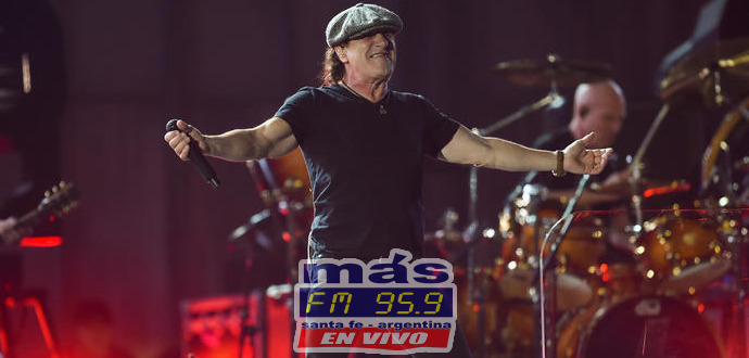 Una increíble cantidad de músicos amateurs se juntan a tocar una canción de AC/DC en común, con el fin de romper un récord. 