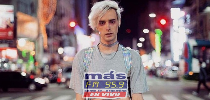 Zero Kill es el proyecto musical de Benito Cerati y estrenó "Siglos", el primer adelanto de su esperado tercer disco Unisex.

Bajo un mensaje esperanzador y reflexivo, el músico se la juega con un estilo interesante, marcado por la suavidad de lo acústico y la agresividad de lo eléctrico.