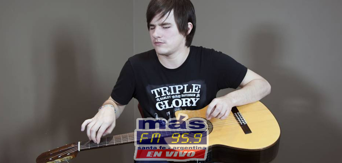 Nahuel Pennisi estrena el video de "Avanzar", uno de los temas más emotivos incluido en este nuevo álbum de estudio que este año obtuvo el Premio Gardel a "Mejor álbum instrumental fusión world Music".