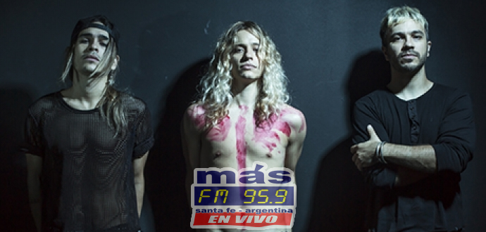 Tras agotar todas las entradas para el show que la banda ofrecerá en el Teatro Colegiales, Airbag sorprende con el lanzamiento de "Como un Diamante", primer adelanto de su próximo álbum de estudio.

Después de un par de adelantos que dejaron en redes sociales, finalmente el trío de rock formado por los hermanos Sardelli, presentó el flamante video de su sencillo "Como un Diamante".