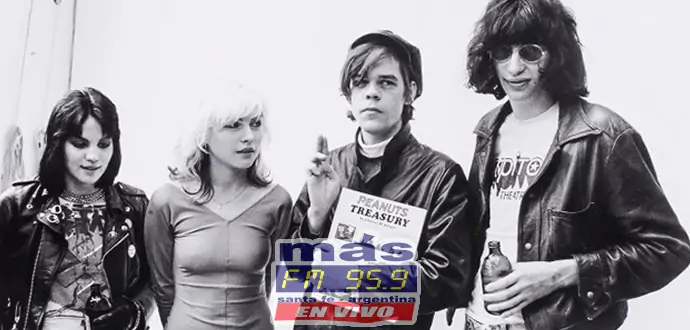 La prestigiosa fotógrafa americana Roberta Bayley, reconocida mundialmente por haber registrado en fotos la carrera de la emblemática banda punk The Ramones La prestigiosa fotógrafa americana Roberta Bayley, reconocida mundialmente por haber registrado en fotos la carrera de la emblemática banda punk The Ramones