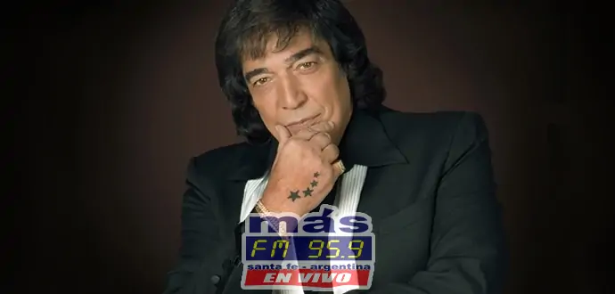 Cacho Castaña anunció el lanzamiento de Distinto, un disco en el que el popular artista de tango se anima a meterse con otros géneros a través de canciones de artistas como Joan Manuel Serrat, Charly García, Roberto Carlos, Joaquín Sabina y La Renga, por ejemplo. 