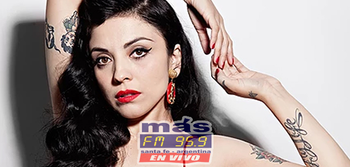 Mon Laferte está de estreno y te queremos contar sobre  El Beso