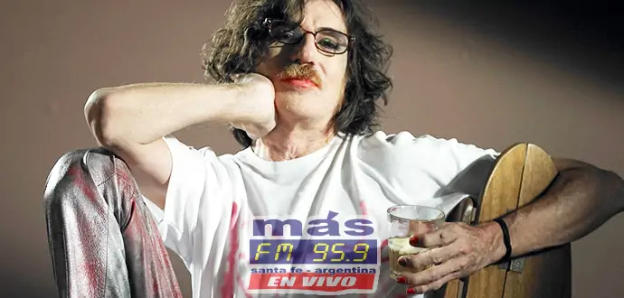 ¡Feliz cumple! Charly García cumple 67 años y lo celebró a lo grande: con un show sorpresa y rodeado de amigos en Lucille, un bar del barrio porteño de Palermo, en donde ya ha tocado de manera inesperada en otras ocasiones y que volvió a elegir para las vísperas de su natalicio.