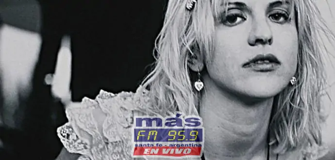 Ya se convirtió en una sana costumbre: ahora fue el turno de Courtney Love. La cantante se sumó al colectivo Rockin'1000 y tocó uno de sus máximos hits junto a 1500 músicos. 