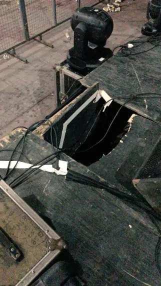 El cantante de NTVG tuvo una noche accidentada en su último show.

No Te Va Gustar (NTVG), tuvo una noche accidentada en el Club Tesioreri durante su presentación en la ciudad de Catamarca. 

Mientras interpretaban "El Camino", los integrantes del grupo saltaban a la par del público pero una sopresa cambió todo.