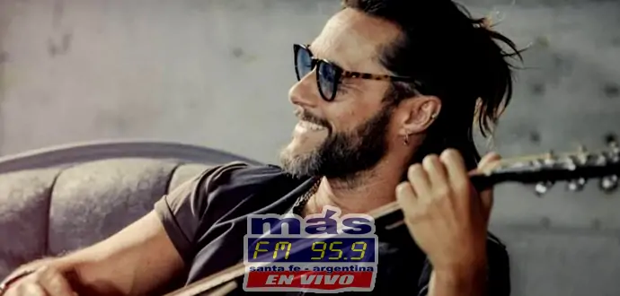 Con una puesta en escena impactante y una afilada banda de 9 músicos sobre el escenario, Diego Torres se presentó a puro ritmo en el primero de dos Estadios Luna Park totalmente agotados.