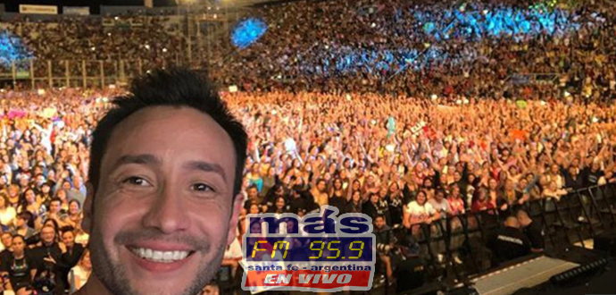 Una noche que quedará en la historia para Luciano Pereyra. El cantante festejó sus 20 años de carrera junto a 35 mil fans en Vélez. 

Un show impactante en imágenes y sonido, pero sobre todo conmovedor por la pasión y emoción que recorrió cada momento de la noche.