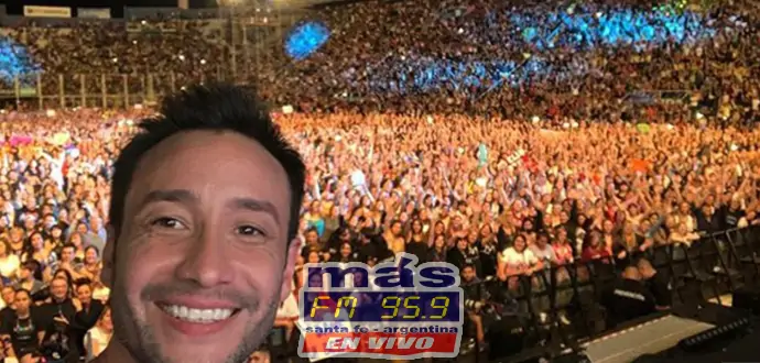 Una noche que quedará en la historia para Luciano Pereyra. El cantante festejó sus 20 años de carrera junto a 35 mil fans en Vélez. Un show impactante en imágenes y sonido, pero sobre todo conmovedor por la pasión y emoción que recorrió cada momento de la noche. Una noche que quedará en la historia para Luciano Pereyra. El cantante festejó sus 20 años de carrera junto a 35 mil fans en Vélez.
Un show impactante en imágenes y sonido, pero sobre todo conmovedor por la pasión y emoción que recorrió cada momento de la noche.