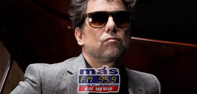 Ya está para disfrutar "Transito Lento", segundo corte de "Cargar la Suerte", el último trabajo de Andrés Calamaro.

Dirigido por el reconocido cineasta Luis Ortega, el video de "Tránsito Lento" fue rodado en la cárcel de Caseros y otras locaciones de la ciudad de Buenos Aires, resultando en un clip de alto impacto.