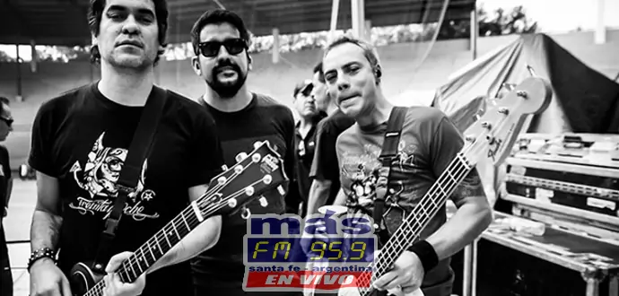 El trio integrado por Mariano Martínez (guitarra y voz), Leonardo De Cecco (batería), y Luciano Scaglione (bajo y coros), Attaque 77, regresa con “Lobotomizado”. El trio integrado por Mariano Martínez (guitarra y voz), Leonardo De Cecco (batería), y Luciano Scaglione (bajo y coros), Attaque 77, regresa con Lobotomizado