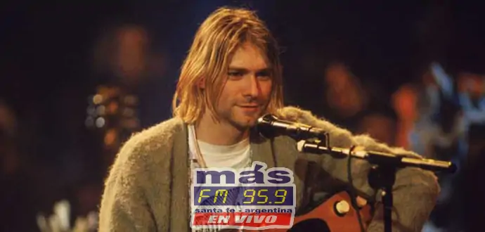 Un ofertante pagó la módica suma de 75 mil dólares en una subasta para quedarse con el cardigan que Kurt Cobain uso durante la última sesión de fotos de Nirvana. Un ofertante pagó la módica suma de 75 mil dólares en una subasta para quedarse con el cardigan que Kurt Cobain uso durante la última sesión de fotos de Nirvana.