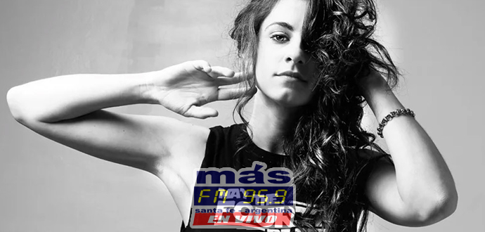 La artista argentina Marilina Bertoldi levantó oro en los premios Gardel.

"Estuve haciendo investigaciones sobre el tema. La única mujer que ganó hace 19 años fue Mercedes Sosa. Este año se lo dieron a una lesbiana", contó Marilina Bertoldi sobre el escenario, al ganar el Oro de los Premios Gardel. Este gran reconocimiento fue por su disco Prender un fuego.