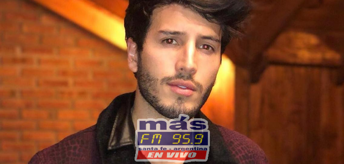 El cantante colombiano, Sebastián Yatra, estrenó el video oficial para el tema “En Guerra”, junto a su colega Camilo Echeverry. El sencillo es parte de su álbum estrenado recientemente, Fantasía.

La canción hace un llamado al amor propio y en contra del acoso, mientras que el video presenta a personas de diferentes trasfondos quienes tienen una batalla interna que cuestiona estándares de belleza.