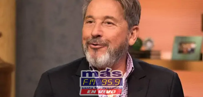 El cantante y compositor argentino-venezolano Ricardo Montaner, se combina con el talento urbano del puertorriqueño Farruko para crear "Vasito De Agua". Efusivo, alucinante y ultramoderno, Vasito De Agua favorece la Más reciente evolución en el estilo de Montaner, lo que le ha conseguido una renovada aceptación de fans de todas las edades.