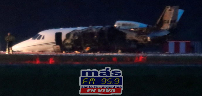 Un avión privado en el que viajaba el manager de la cantante Pink y otros miembros de su equipo, se estrelló e incendió este martes por la madrugada en Dinamarca. 