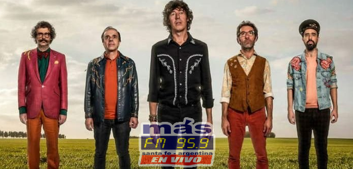 La banda uruguaya El Cuarteto de Nos, presenta su nuevo álbum titulado "Jueves".

Temas con una fuerte crítica hacia la sociedad capitalista/consumista ("Mario Neta" y "Contrapunto para humano y computadora"), otros en los que la ironía funciona para mostrar las miserias humanas ("Punta Cana"), las típicas composiciones (que son el sello distintivo del grupo) y la potencia sonora.