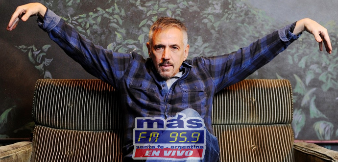 El gran hit "Juntos para siempre" de la recordada comedia La Banda del Golden Rocket, compuesto por Alejandro Lerner y Carlos Mellino, que resonó a principios de los 90 como un culto a la amistad, 30 años después tiene su nueva versión. El gran hit Juntos para siempre de la recordada comedia La Banda del Golden Rocket, compuesto por Alejandro Lerner y Carlos Mellino, que resonó a principios de los 90 como un culto a la amistad, 30 años después tiene su nueva versión.