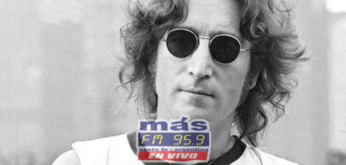 "Feliz cumpleaños a todos nosotros" escribió Paul McCartney en homenaje a John Lennon, su compañero de Los Beatles. Hoy, el recordado artista habría cumplido 79 años. También compartió una foto donde se lo ve a los dos, en una conferencia a fines de los '60. PAUL RECORDÓ A JOHN.