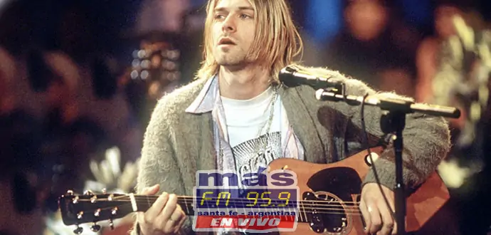 El cárdigan verde que Kurt Cobain lució en 1993 en el show de Nirvana en el MTV Unplugged, se vendió en una suma récord en una subasta en el Hard Rock Café de Nueva York. El cárdigan verde que Kurt Cobain lució en 1993 en el show de Nirvana en el MTV Unplugged, se vendió en una suma récord en una subasta en el Hard Rock Café de Nueva York.