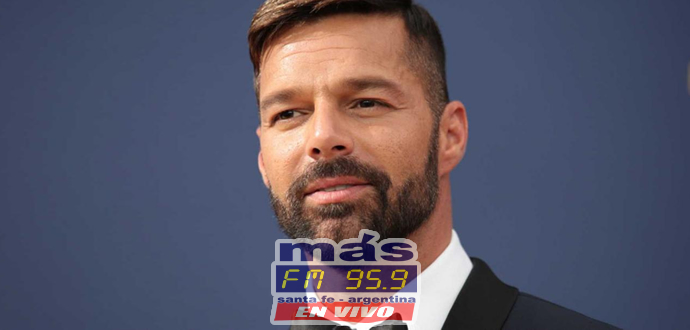 Ricky Martin y su pareja, el artista plástico Jwan Yosef, se convirtieron en padres de un varón. El cantante boricua confirmó la noticia de convertirse en papá de su cuarto hijo, con una foto que compartió en su cuenta de Instagram, en la que está con su bebé en brazos junto a su marido.