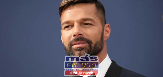 Ricky Martin y su pareja, el artista plástico Jwan Yosef, se convirtieron en padres de un varón. El cantante boricua confirmó la noticia de convertirse en papá de su cuarto hijo, con una foto que compartió en su cuenta de Instagram, en la que está con su bebé en brazos junto a su marido. Ricky Martin y su pareja, el artista plástico Jwan Yosef, se convirtieron en padres de un varón. El cantante boricua confirmó la noticia de convertirse en papá de su cuarto hijo, con una foto que compartió en su cuenta de Instagram, en la que está con su bebé en brazos junto a su marido.