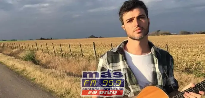 El artista Ale Kurz ya respira en solitario, dejando atrás aquellos días junto a El Bordo. Ale Kurz es cantante, músico, compositor argentino nacido en 1982 y hace Más de 20 años, lidera la banda de rock nacional El Bordo, con la cual ha editado 7 discos de estudio. El artista Ale Kurz ya respira en solitario, dejando atrás aquellos días junto a El Bordo.
Ale Kurz es cantante, músico, compositor argentino nacido en 1982 y hace Más de 20 años, lidera la banda de rock nacional El Bordo, con la cual ha editado 7 discos de estudio.