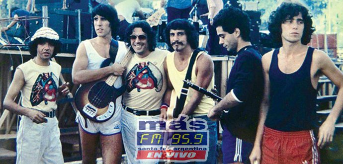 Compañeros durante la primera mitad de los 80 en los Abuelos de la Nada, Andrés Calamaro y Daniel Melingo se reencontraron para grabar un tema y un video, producido antes de la pandemia y estrenado en plena cuarentena. 