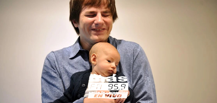 Nahuel Pennisi presenta “Vuelve”, un adelanto de su próximo álbum que saldrá en el segundo semestre del 2020, donde el cantautor vuelve a demostrar su extraordinaria sensibilidad que ya es una marca personal.